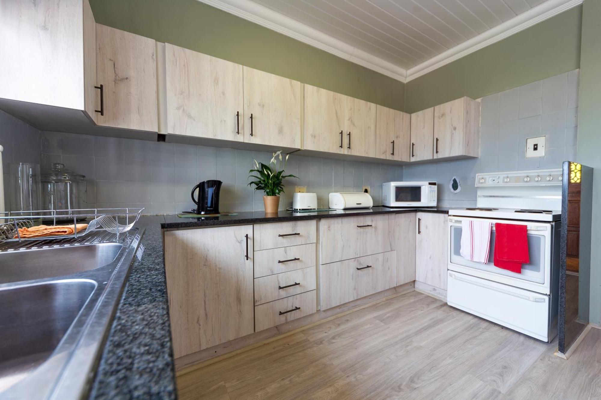 Graceland Self-Catering Cottages Вінтертон Екстер'єр фото